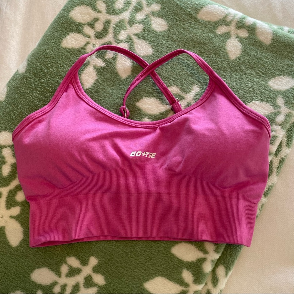 Bo+Tee Pink Seamless Crisscross Sports Bra